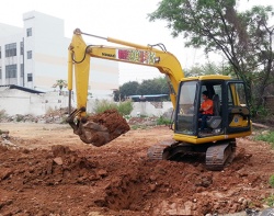 东莞常平最受欢迎的挖掘机培训学校是哪一个？